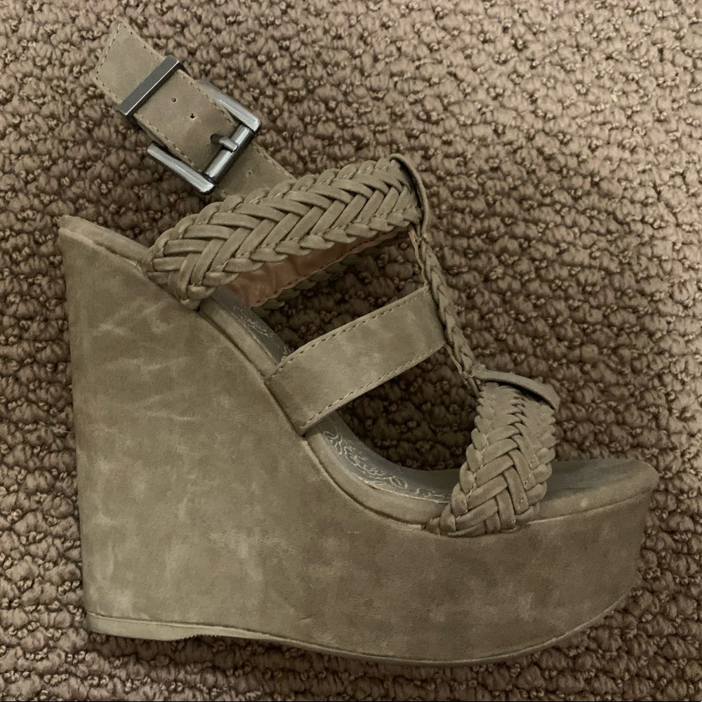 Chunky Suede Beige Wedges